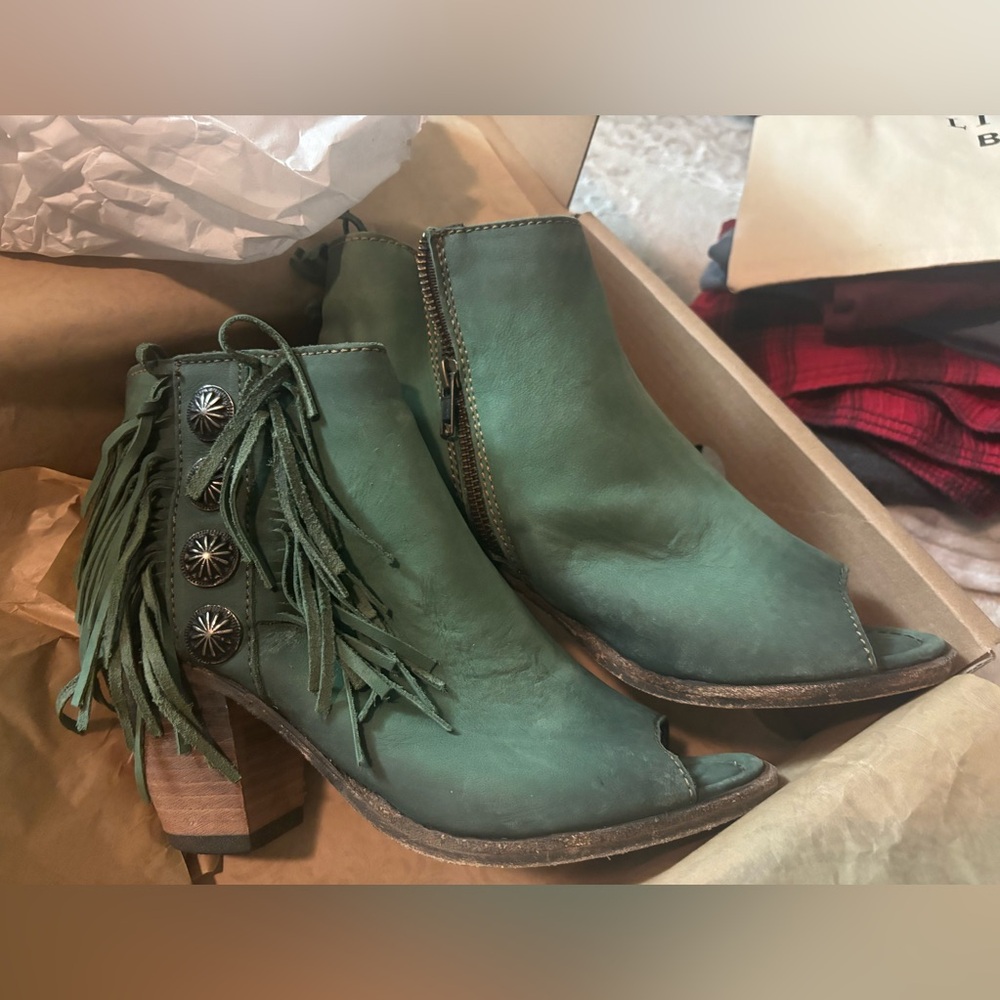 Liberty Black Vegas Concho peep toe booties